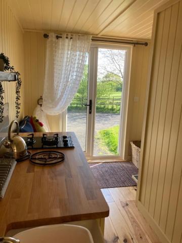 Neddys Rest Luxury Horsebox Stay バトル エクステリア 写真